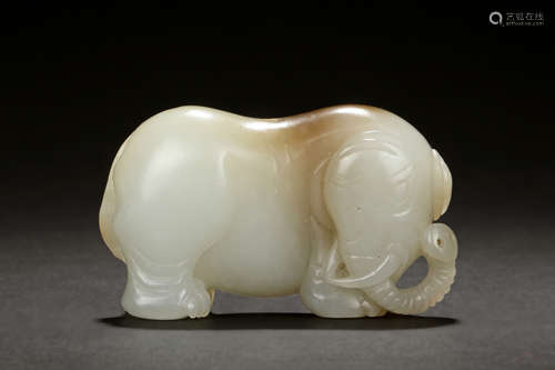 JADE CARVED ELEPHANT FIGURE