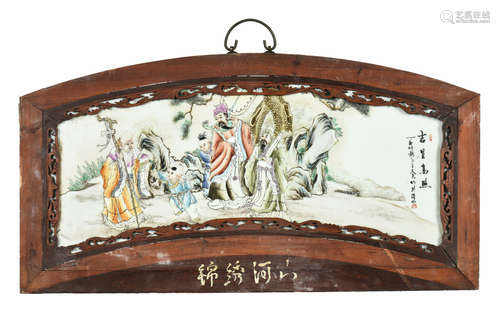 FRAMED FAMILLE ROSE FAN-SHAPED PLAQUE 'FU LU SHOU'