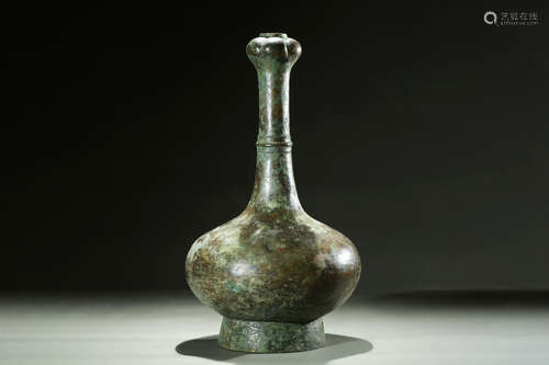 ARCHAIC BRONZE GARLIC HEAD VASE