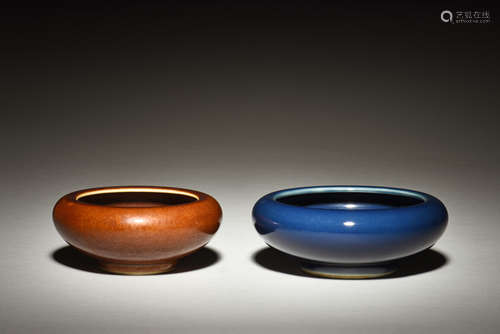 TWO MONOCOLOR GLAZED WASHERS