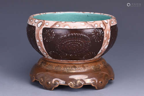 BROWN GLAZED WOOD GRAIN 'FLOWERS' MEDALLION WASHER