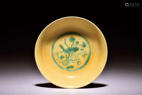 YELLOW GROUND GREEN GLAZED DISH