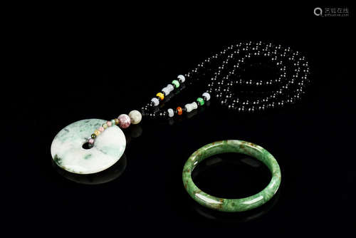 JADEITE PENDANT WITH NECKLACE AND JADEITE BANGLE