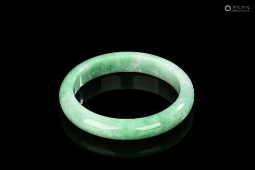 JADEITE BANGLE