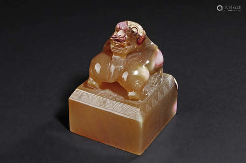 AGATE CARVED 'MYTHICAL BEAST' STAMP SEAL