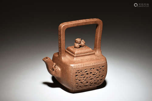 WANG NANLIN: YIXING ZISHA STONEWARE TEAPOT