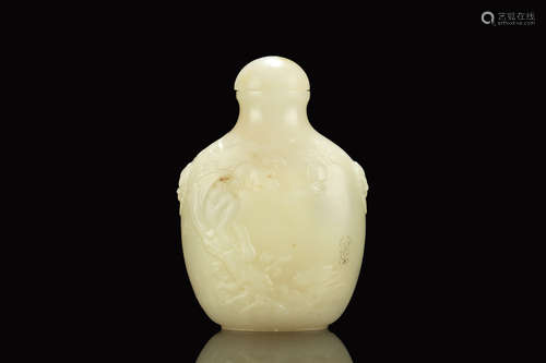 WHITE JADE CARVED AND INSCRIBED SNUFF BOTTLE