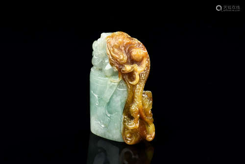 JADEITE CARVED 'MYTHICAL BEAST' STAMP SEAL