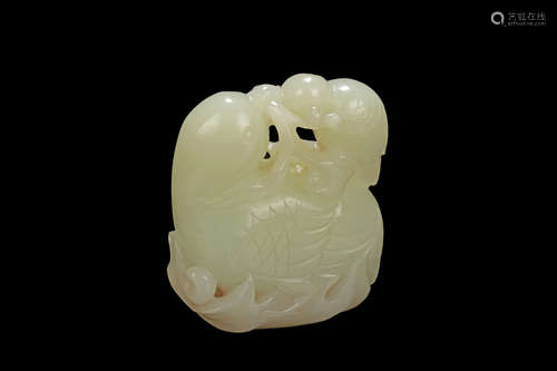 HETIAN JADE CARVED 'PARROT' ORNAMENT