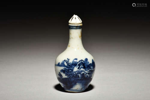 BLUE AND WHITE 'LANDSCAPE' SNUFF BOTTLE