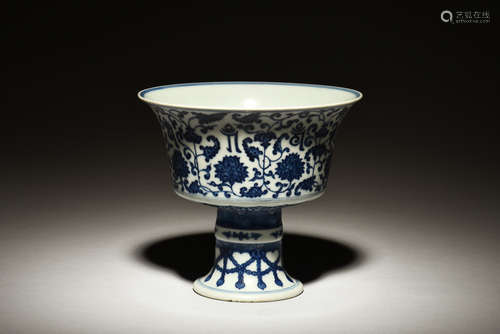 BLUE AND WHITE 'FLOWERS' STEM CUP