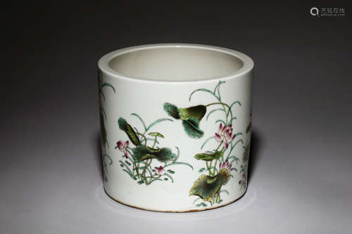 FAMILLE ROSE 'LOTUS FLOWERS' BRUSH POT