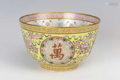 FAMILLE ROSE YELLOW GLAZED BOWL