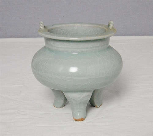 Chinese Celadon Glaze Porcelain Tripod Censer