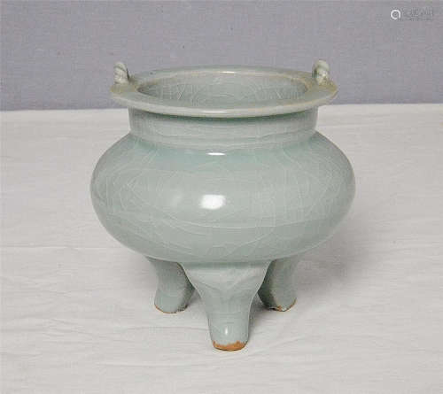 Chinese Celadon Glaze Porcelain Tripod Censer