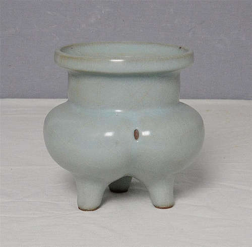 Chinese Celadon Glaze Porcelain Tripod Censer