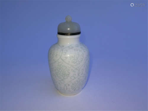 Qing Dynasty Chinese Porcelain Snuff Bottle