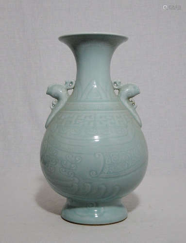 Chinese Mnochrome Green Glaze Porcelain Vase
