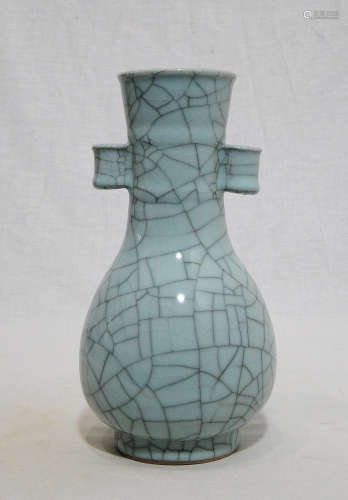 Chinese Ge-Type Porcelain Vase