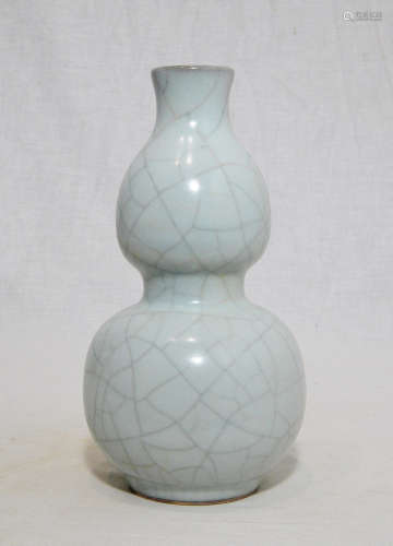 Chinese Ge-Type Porcelain Gourd Shape Vase