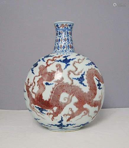 Chinese Blue and White Porcelain Vase With Mark