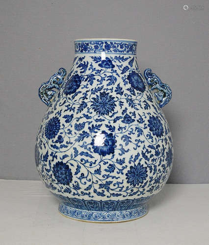 Large Chinese Blue and White Porcelain Pot