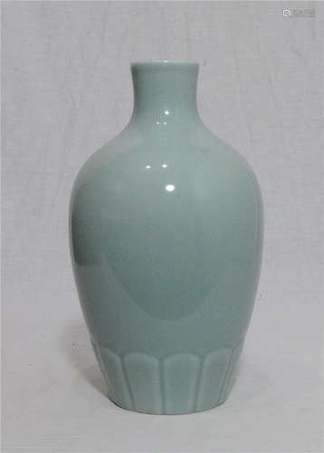 Chinese Monochrome Light Green Glaze Porcelain Vase With Mark