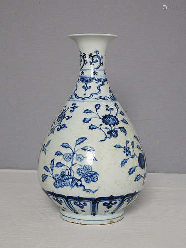 Chinese Blue and White Porcelain Vase With Mark