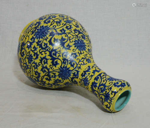 Chinese Yellow and Blue Garlic Shape Porcelain Vase With