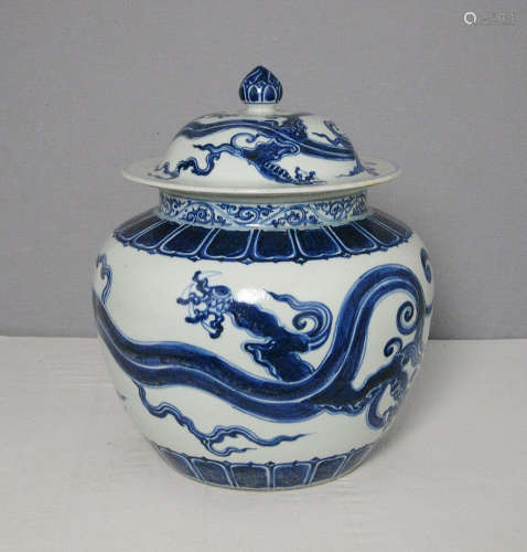 Chinese Blue and White Porcelain Jar With Cover