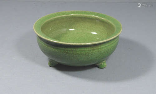 Chinese Green Glaze Crackle Porcelain Sencer