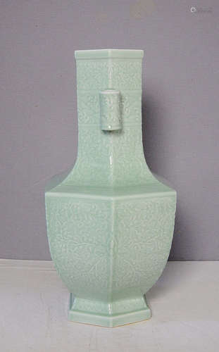 Large Chinese Monochrome Green Glaze Porcelain Vase With