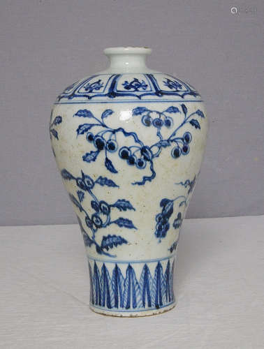 Chinese Blue and White Porcelain Mei-Ping With Mark