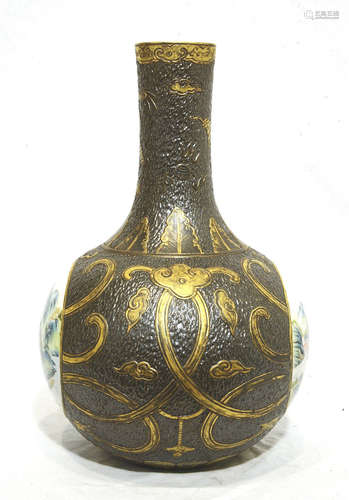 Chinese Famille Rose Poecelain Vase With Mark