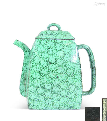 清 紫砂胎綠釉方茶壺