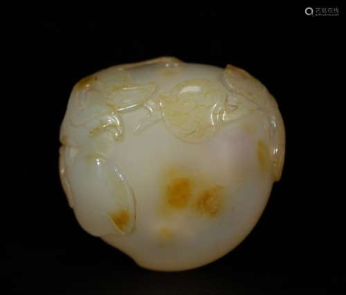 Chinese Agate Carved Peach Shaped Snuff Bottle