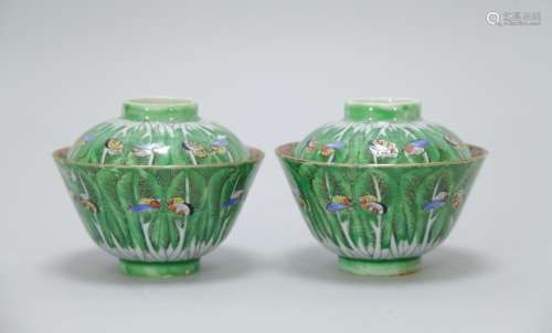 Chinese Pair of Late Qing Porcelain Cover Bowls