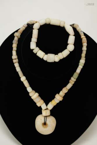 A Set of Necklace & Bracelet of Ancient Crystal