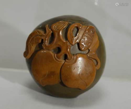 Chinese Carved Agate Peach Snuff Bottle