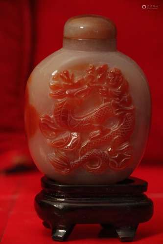 Chinese Agate Snuff Bottle w/ Dragon