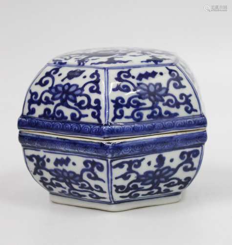 Chinese Blue/White Porcelain Cover Box