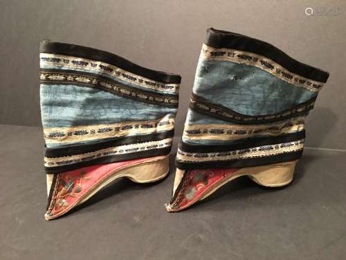 ANTIQUE Chinese Pair of Embroidery Shoes, Qing period.  5 3/4