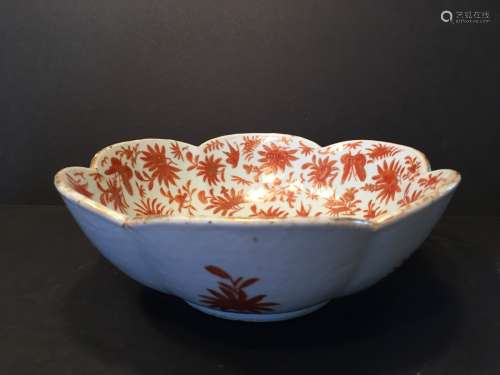 ANTIQUE Chinese Sacred Birds and Butterfly Large Bowl with Lobed Edge, Ca 1810. 9 1/2