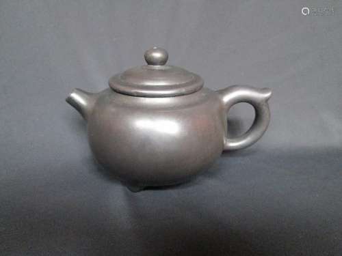 OLD Chinese Yixing Zisha Teapot, marked. 13 cm x 9.5 cm x 9 cm