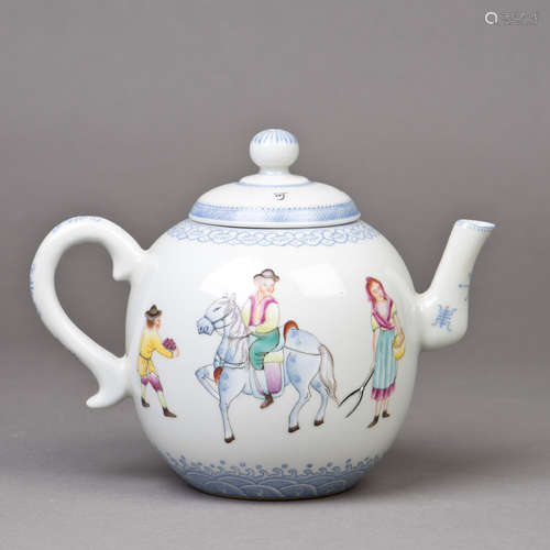 A FAMILLE ROSE PORCELAIN TEAPOT