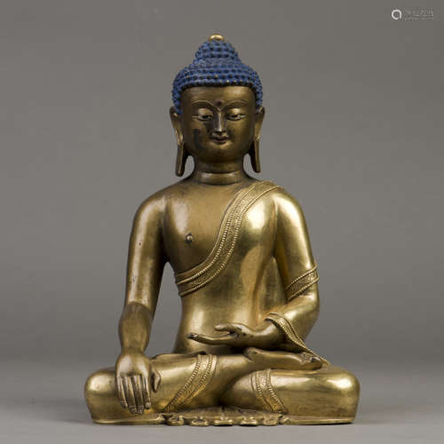 A GILT BRONZE SCULPTURE OF LONGEVITY BUDDHA