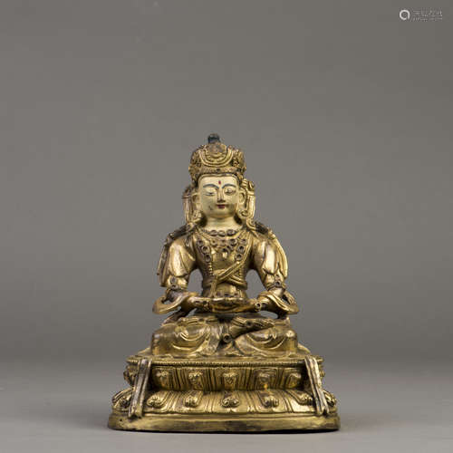 A GILT BRONZE SCULPTURE OF DEITY