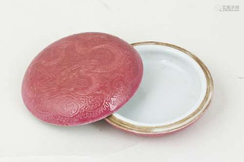 A porcelain dish for inkpad