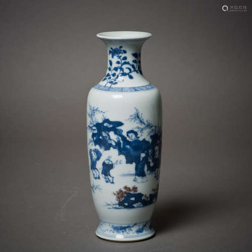 A CHINESE BLUE AND WHITE PORCELAIN VASE