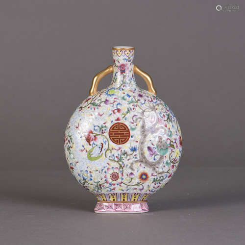 A CHINESE GLOBULAR PORCELAIN VASE